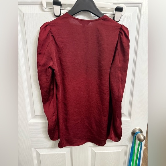 Express Blouse Womens Sz Small Burgundy Red Puff Shoulder Long Sleeve Top Satin - Picture 5 of 5